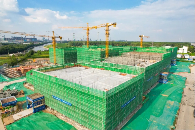 浦仪公路旁，竖起产业新地标